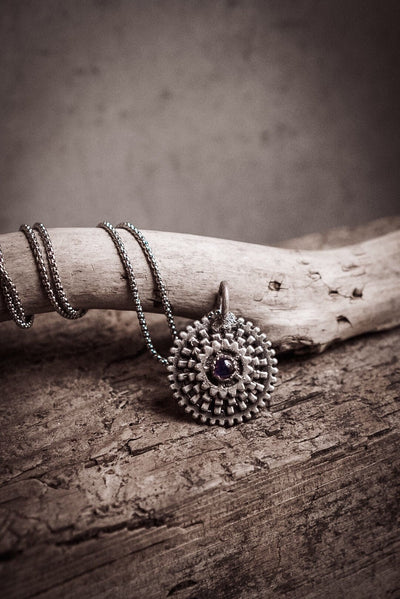 Steampunk Collection No. I - Zahnrad Anhänger aus Silber mit Amethyst Cabochon