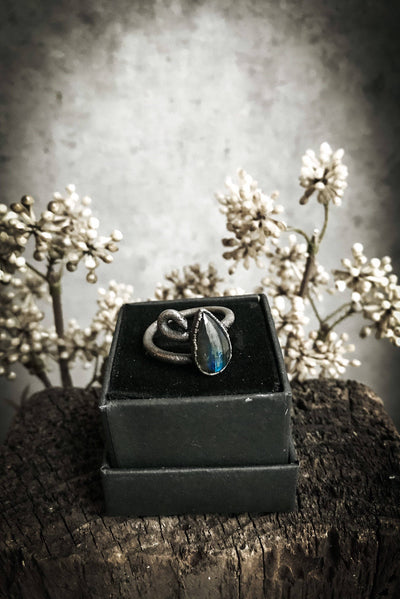 Labradorite Ring with blue Rainbow Moonstone (Blue Labradorite)