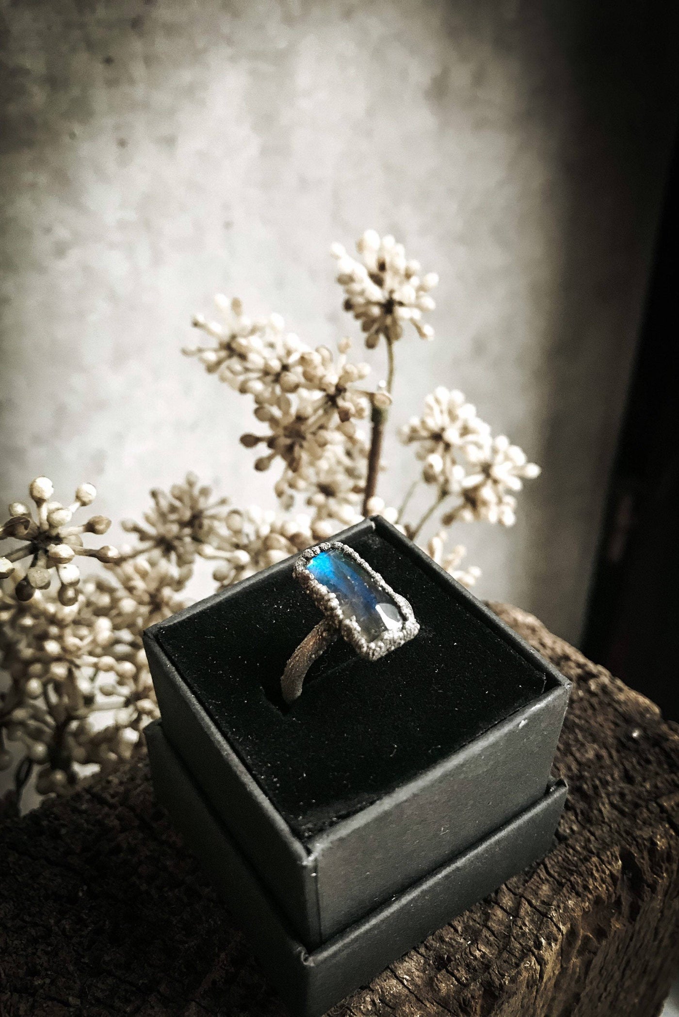 Labradorite Ring with blue Rainbow Moonstone (Blue Labradorite)