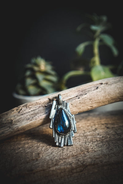 Labradorite Träne Amulett mit Blauem Feuer - No I